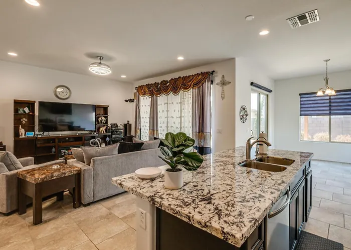 Wfh-friendly Retreat W/ Pool Access