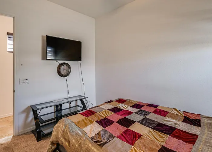 Holiday home Wfh-friendly Retreat W/ Pool Access *
