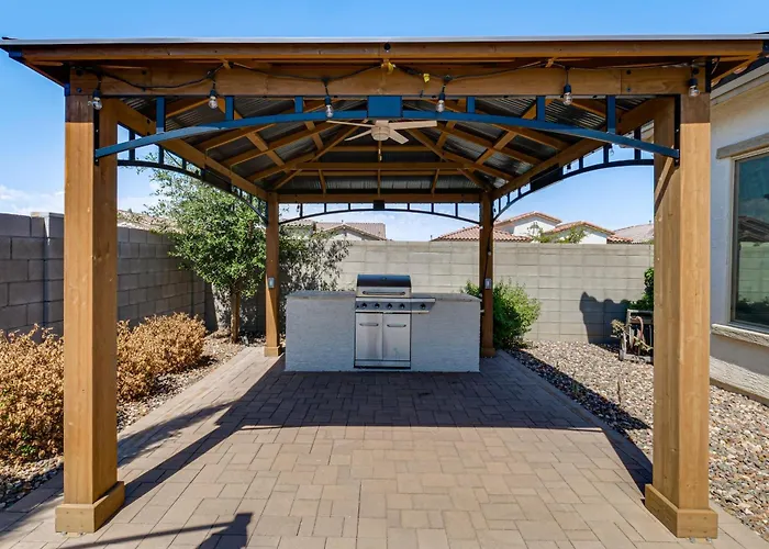 Wfh-friendly Retreat W/ Pool Access *